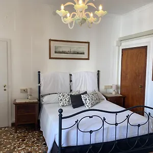  Bed & Breakfast Al Teatro With Canal View Italy